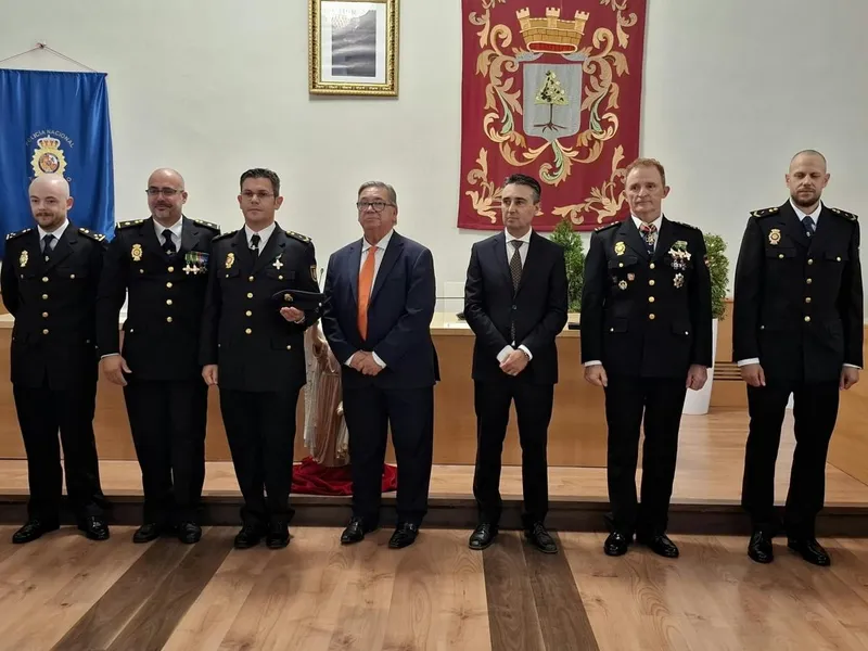 Almendralejo homenajea a la Policía Nacional y reclama más efectivos para la Comisaría