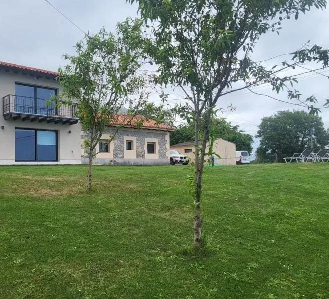 La Quintana de Toriellu: alquiler vacacional con encanto rural y piscina cerca de Ribadesella
