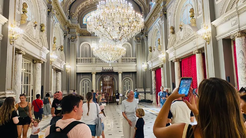 València celebra 120 años de su Casa Consistorial con un vídeo histórico