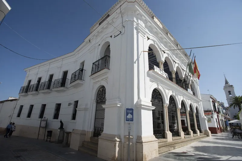 Almonte cede espacios municipales a 'Flores para la Pastora' y 'El Paso de los Niños'