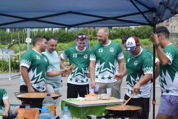 La Peña 'El tercer tiempo' gana el concurso de paellas de las Fiestas de San Antonio en Renedo