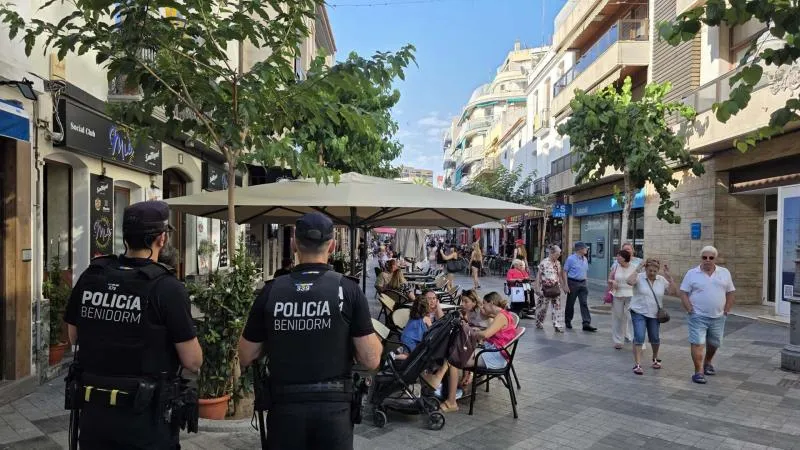 Benidorm refuerza la inspección de terrazas y exige el cumplimiento de la ordenanza