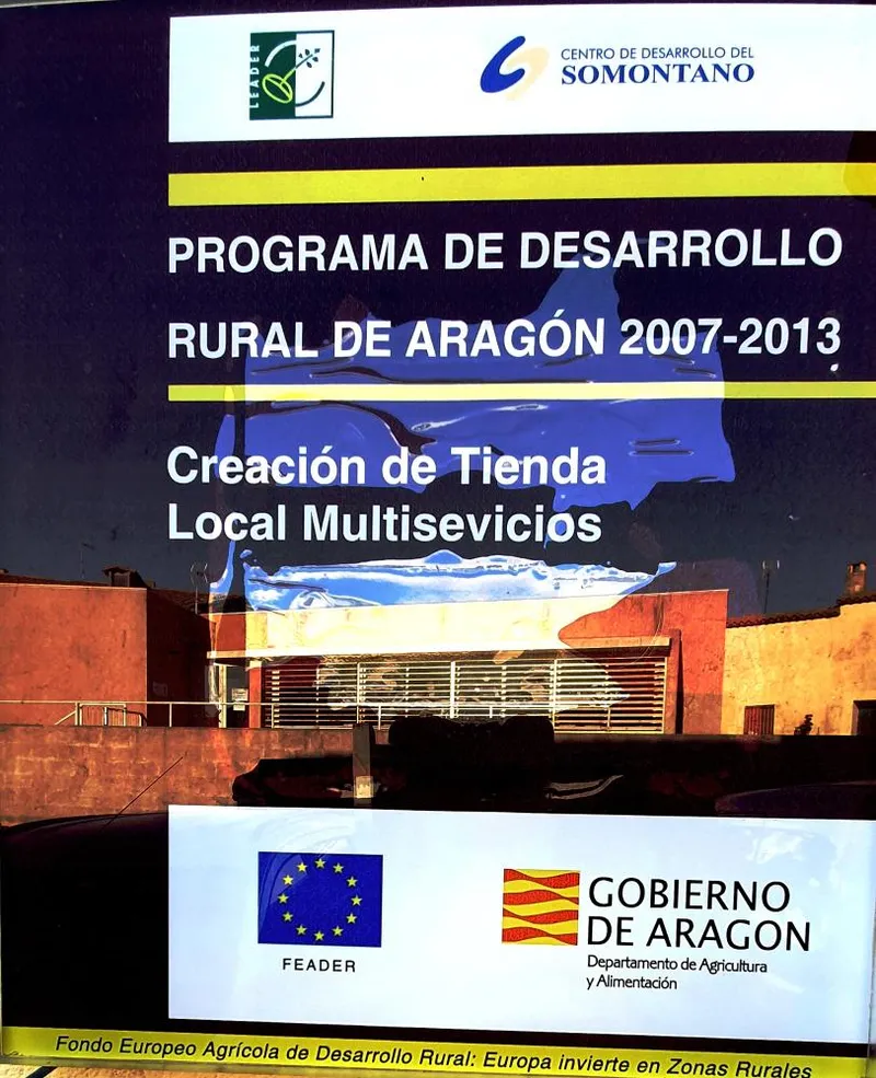 Abiego abre las puertas de su tienda multiservicios con dulces y cava