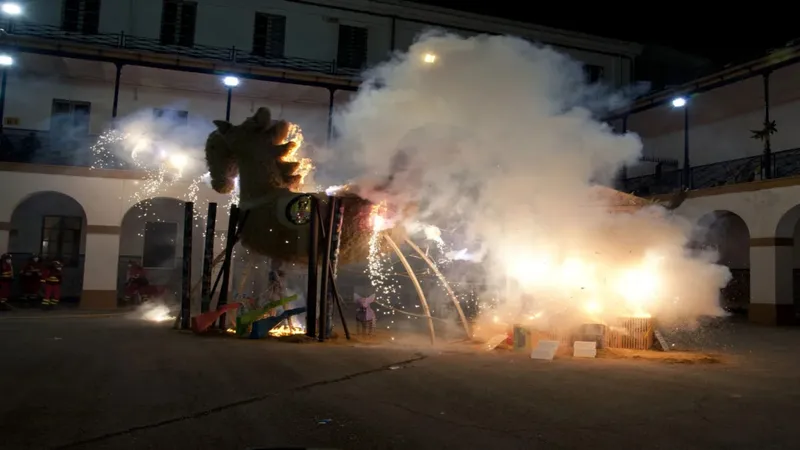 València abre el plazo para diseñar la falla de las Fuerzas Armadas de 2027