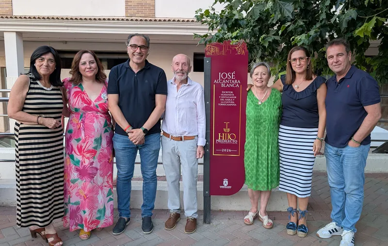 Torredelcampo homenajea a José Alcántara con una placa en el Paseo 10 de Junio