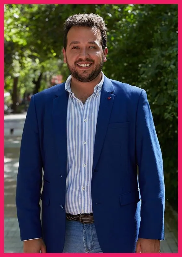 Arturo González Macías da la bienvenida a Ceclavín a través de la web municipal