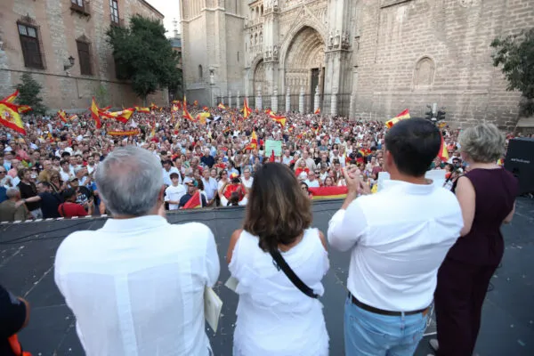 Toledo se une a la reivindicación de la españolidad de Ceuta con una masiva concentración ciudadana