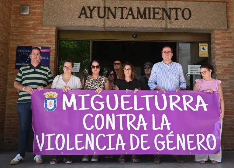 Miguelturra condena el último asesinato machista con un minuto de silencio