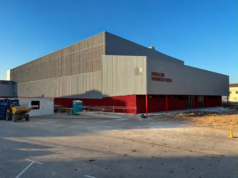 Almoradí inaugura el renovado Pabellón Venancio Costa con una inversión de 3 millones de euros