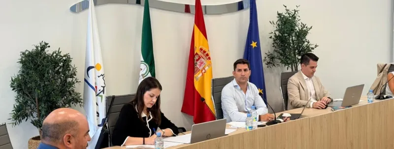 Casares reclama un colegio público en Casares Costa y aprueba el plan de incendios