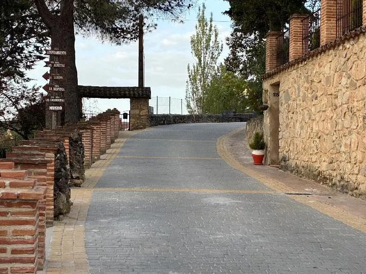 Arbancón estrena acceso renovado y más seguro en la calle Horno y José Ingles