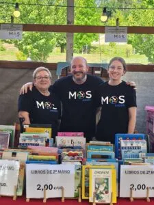 MosAxuda recauda alimentos y fondos en la Festa da Rosa para familias necesitadas