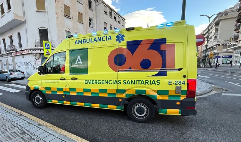 Diecisiete heridos tras el vuelco de un tren turístico en Cártama; cuatro hospitalizados