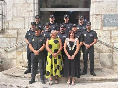 Nueve agentes de la Policía Local de Vinaròs juran su cargo como funcionarios de carrera