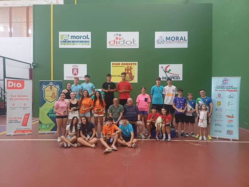 Torredelcampo celebra el éxito del Open Nacional Junior de Frontenis