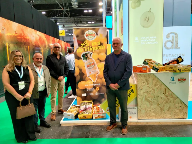 Novelda apoya al sector agrícola en Fruit Attraction y destaca la Uva Embolsada del Vinalopó