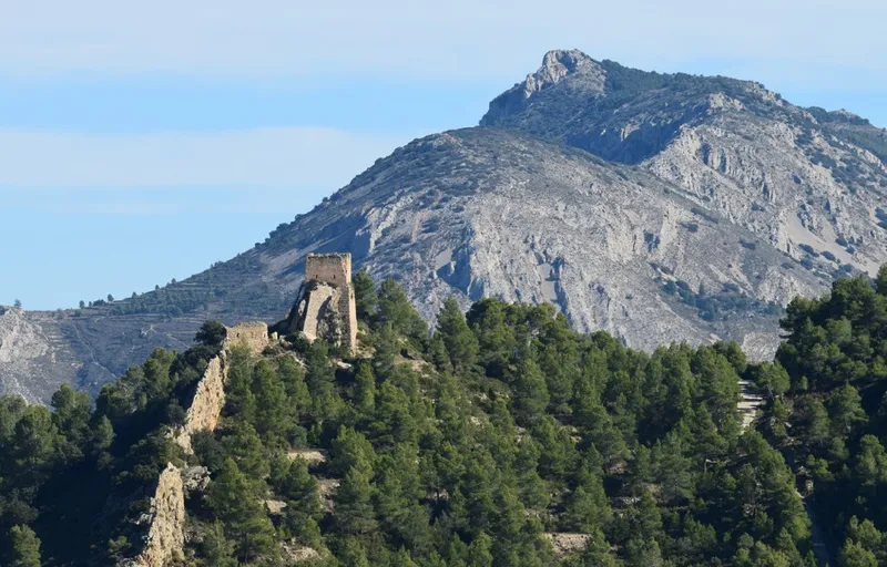 Benifallim recupera su patrimonio cultural con la puesta en valor del Castillo y el lavadero