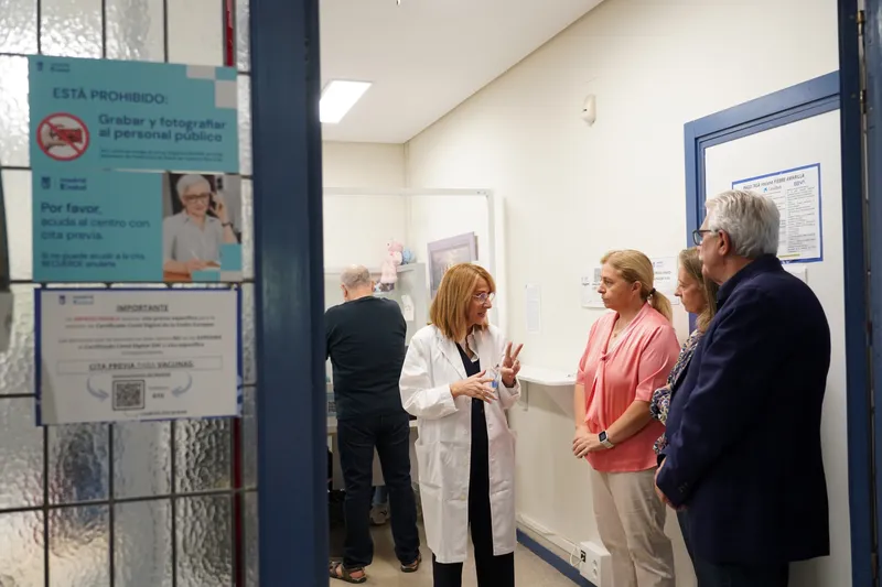Madrid inicia la campaña de vacunación contra la gripe y el COVID en sus centros municipales