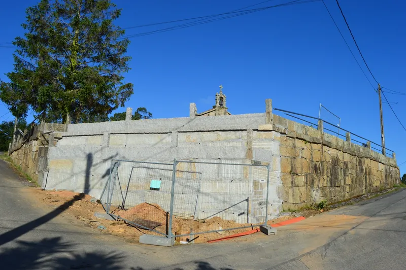 Sanxenxo mejora el acceso al colegio A Florida y repara el muro de Gondar