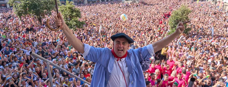 Vitoria-Gasteiz arranca las Fiestas de La Blanca con el tradicional chupinazo y la bajada de Celedón