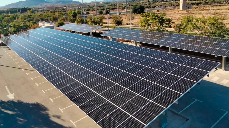 València invierte 1,3 millones en alumbrado solar autosuficiente para El Perellonet