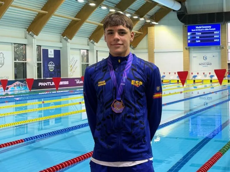 El nadador daimieleño Ángel García-Capellana conquista el bronce en la Copa Comen