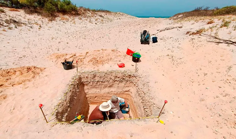 Hallan restos de ánforas romanas en La Caleta (Cádiz) y reconstruyen el litoral gaditano del Holoceno
