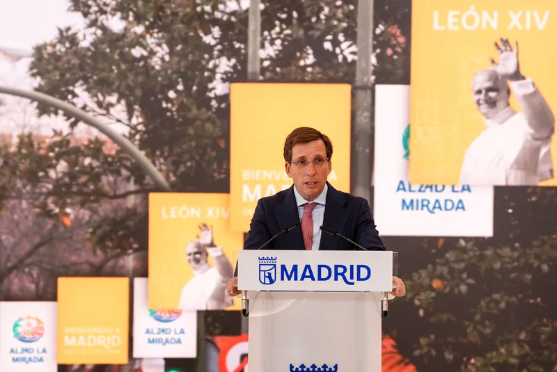 Madrid se engalana para recibir al Papa León XIV con un bando del alcalde Almeida