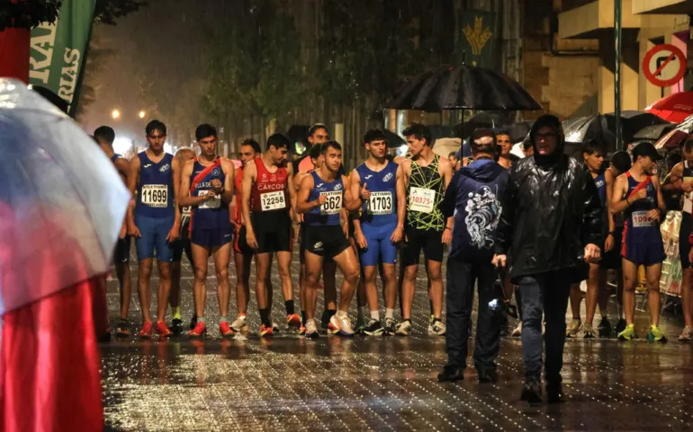 Reinosa celebra su XIII Milla Nocturna y V Legua Urbana a pesar de la lluvia