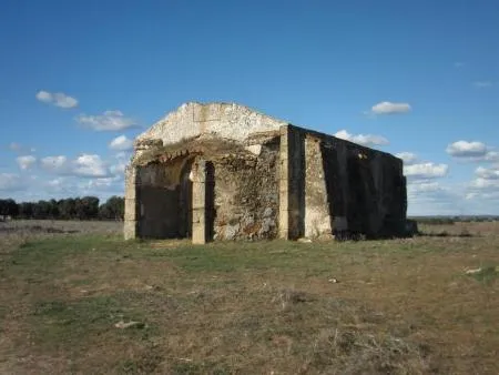 Valdefuentes recupera su historia: la Antigua Ermita de La Magdalena y la calle 'Empedrá'
