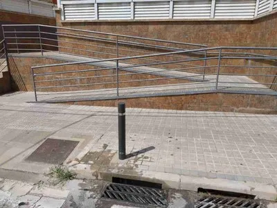 Castelldefels renueva pilones y mejora la vía pública con 20 actuaciones