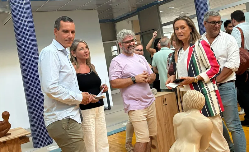 La Diputación de Pontevedra inaugura la exposición 'Mulleres' de Jontxu Argibay en Vigo