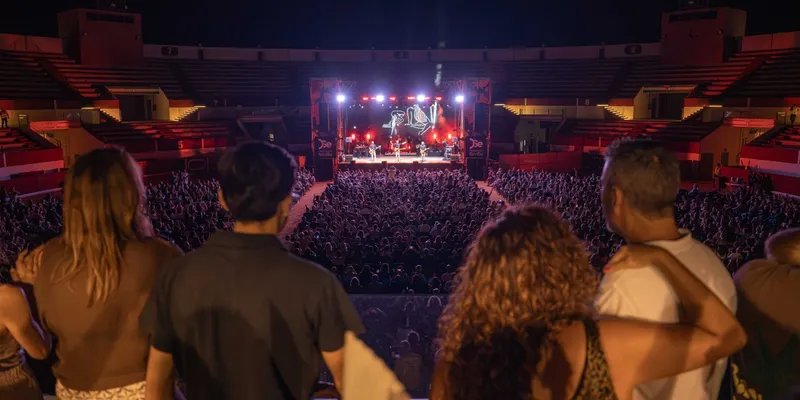 Miles de personas vibran en Utrera con el concierto de Café Quijano