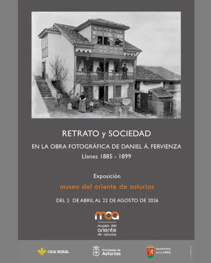 Inauguración de la exposición fotográfica "Retrato y Sociedad" en Llanes