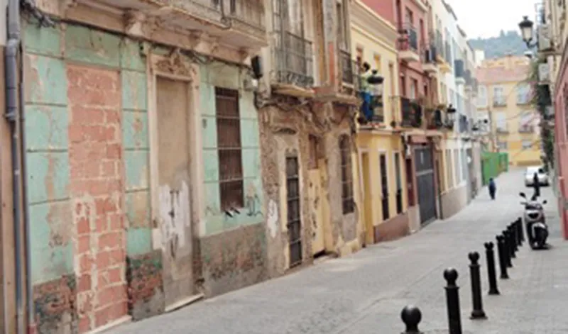 La Junta de Andalucía adjudica tres edificios en el centro de Málaga para crear viviendas protegidas