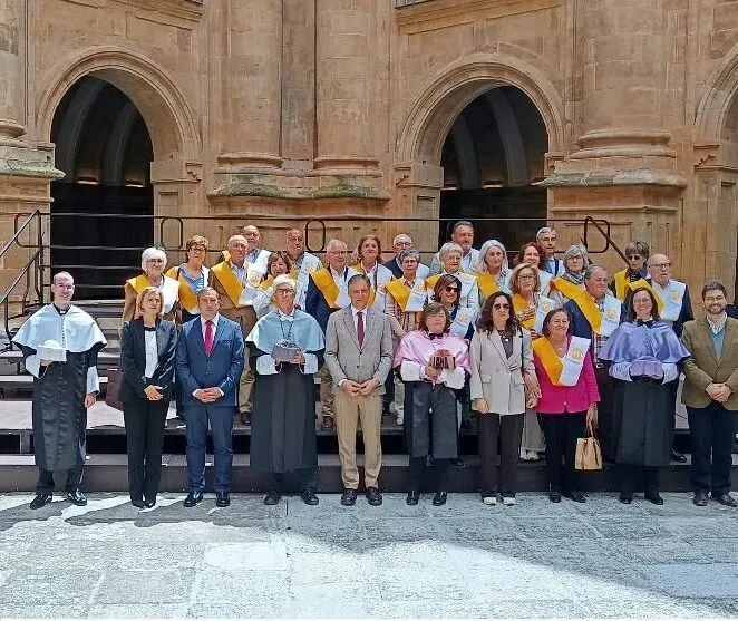 Alumnos de Íscar celebran su graduación en el Programa Interuniversitario de la Experiencia