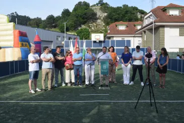Piélagos inaugura un espacio multideporte y de juego infantil en Arce y habilita aparcamiento