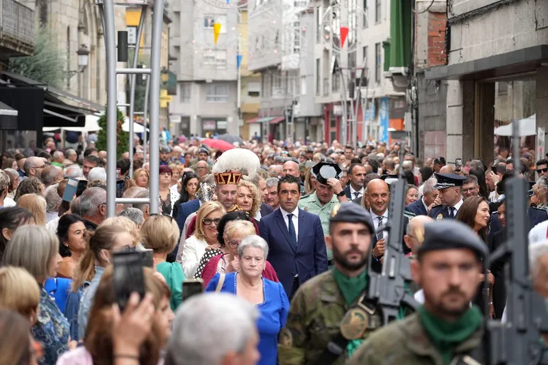 El presidente de la Diputación de Pontevedra asiste a la procesión del Cristo da Agonía en O Porriño