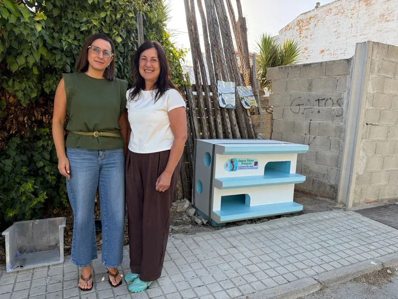 Torredelcampo instala casetas para mejorar la vida de las colonias felinas