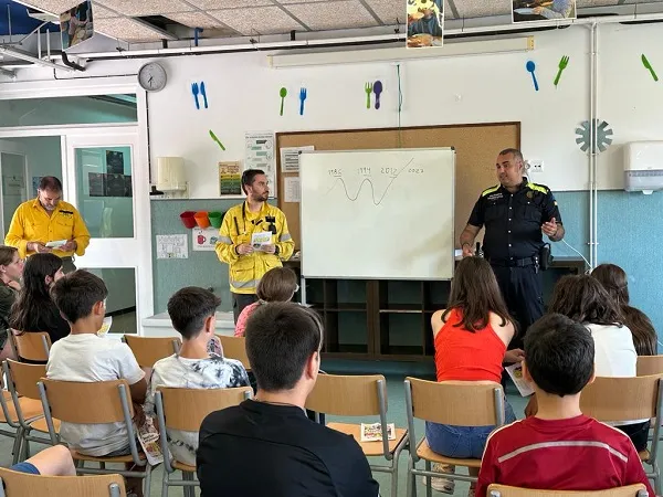 Guàrdies Municipals y ADF de Canyelles imparten charlas de seguridad para la revetlla