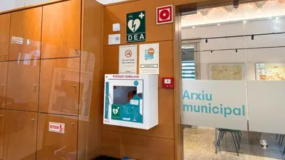 Castelldefels amplía su red de desfibriladores para mejorar la respuesta ante emergencias