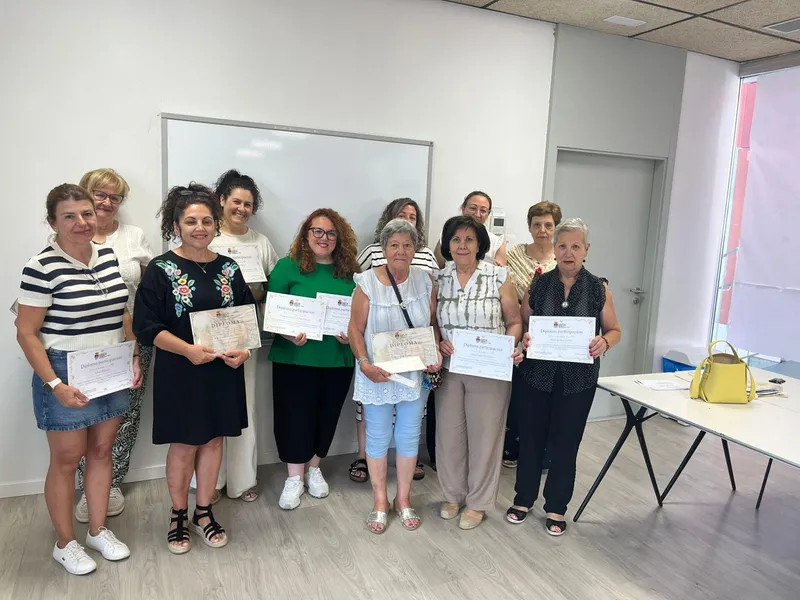 Bargas clausura curso sobre el mantón de Bargueña para preservar la tradición