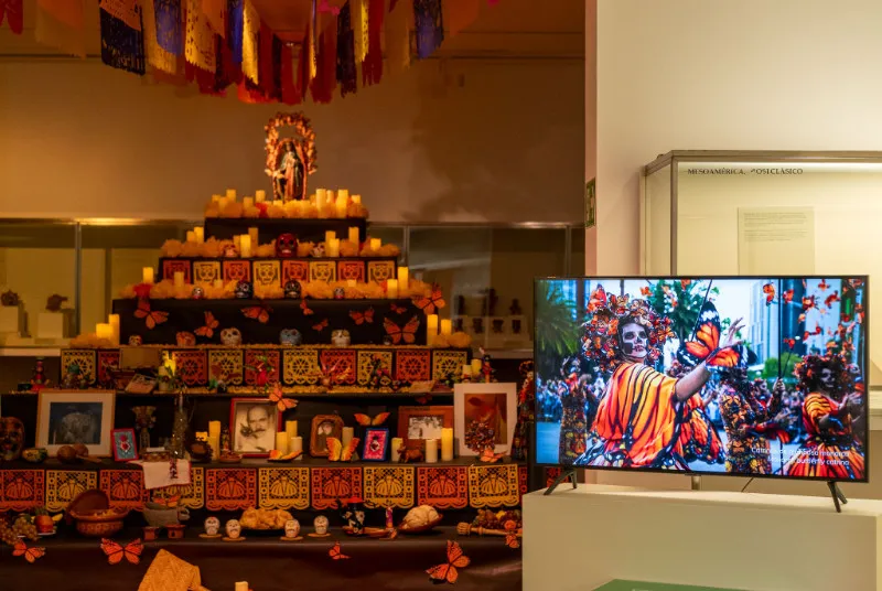 Benalmádena celebra el Día de Muertos con desfile, musical y altar tradicional