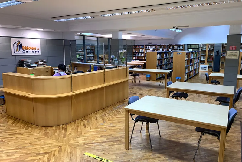 Cartaya detalla sus instalaciones municipales: biblioteca, polideportivo y mercado
