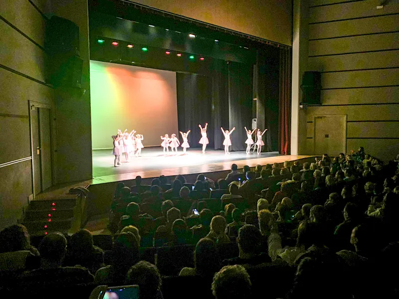 El Festival Navideño contra el Cáncer recauda fondos en Tomelloso