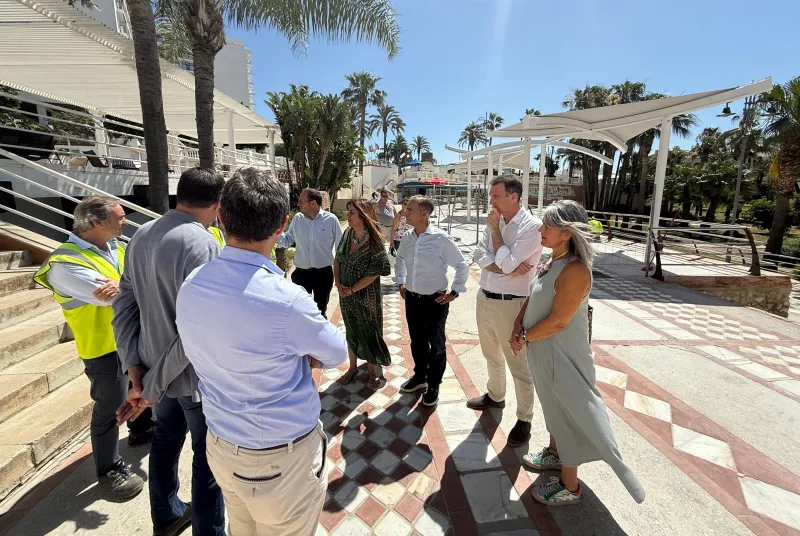 Benalmádena renueva su Paseo Marítimo con siete nuevas zonas de sombra financiadas con fondos europeos