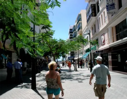 Arrecife impulsa la vida cultural y el ocio con sus bibliotecas y cines
