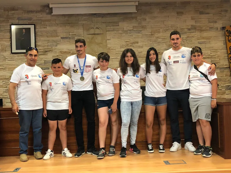 Villaralbo homenajea a Marcos Abad por su medalla de oro en la Copa del Mundo de K2