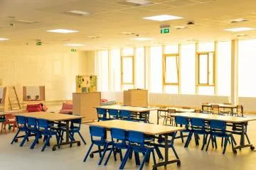 La Xunta destina más de 3,7 millones de euros a mobiliario y material para colegios gallegos