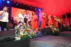 Siempre Así arrasa en la Feria de Tomares con miles de asistentes